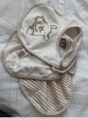 NWOT Disney Baby Winnie the Pooh Beige & White Baby Bib Set